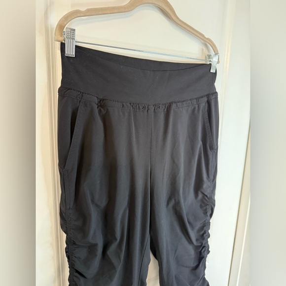 Athleta Women’s Black Attitude Lined Pants - Size 6 - Picture 3 of 8